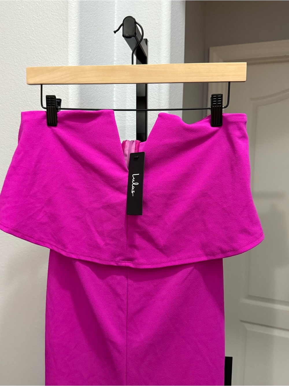 Barbie like Lulu’s Power of Love Bright Magenta Strapless Jumpsuit size X-Large - Picture 4 of 9